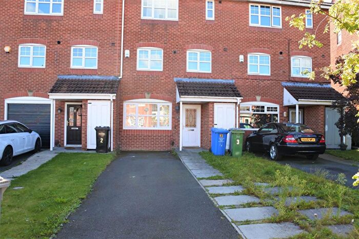 4 Bedroom Terraced House To Rent In Ingle Nook Close, Carrington, Manchester, M31
