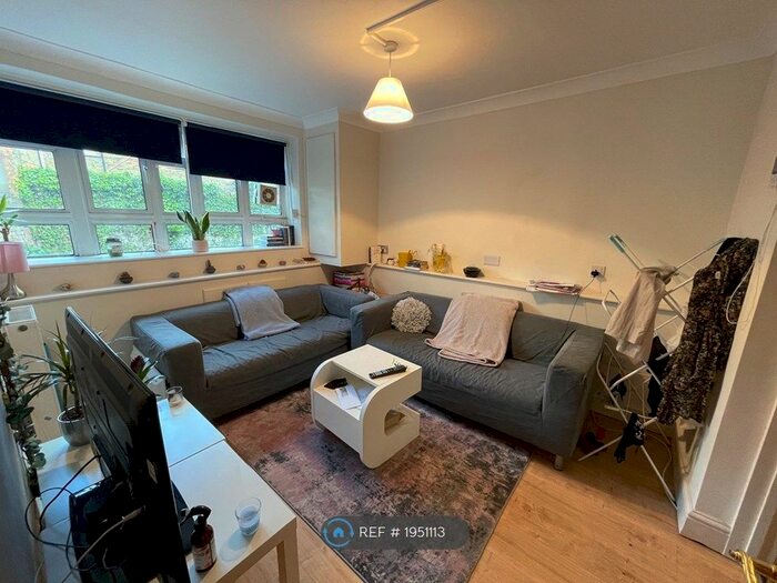 4 Bedroom Flat To Rent In Normanton House, London, SW4