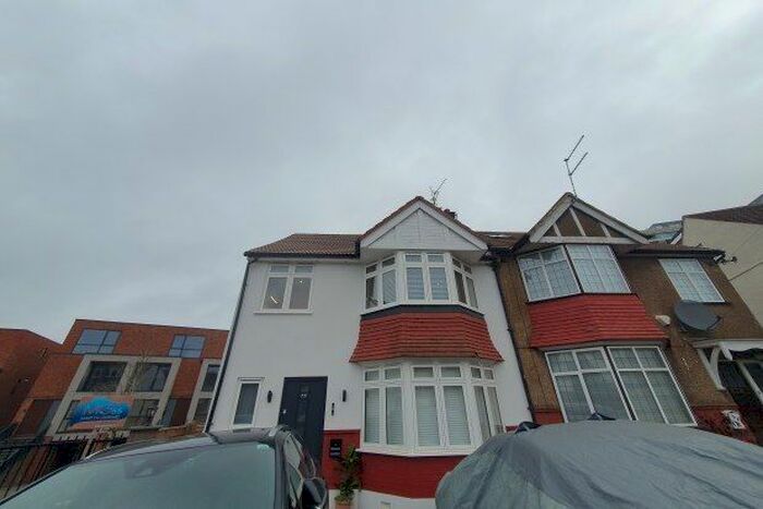 2 Bedroom Flat To Rent In St. Margarets Avenue, London, N20