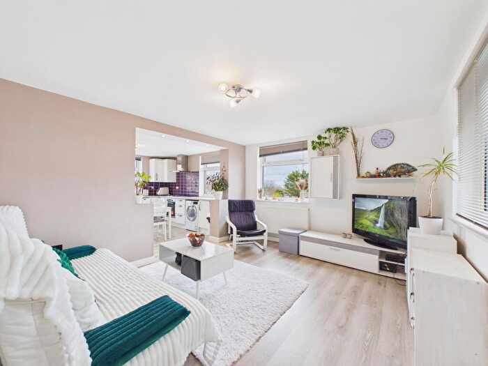 2 Bedroom Flat For Sale In Highridge Green, Bristol, BS13