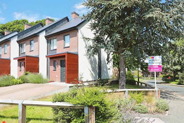 2 Bedroom Terraced House For Sale In Woodleigh Close, Harrogate, HG1