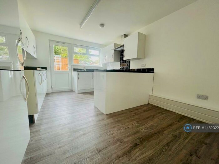3 Bedroom End Of Terrace House To Rent In Philippa Way, Grays, RM16