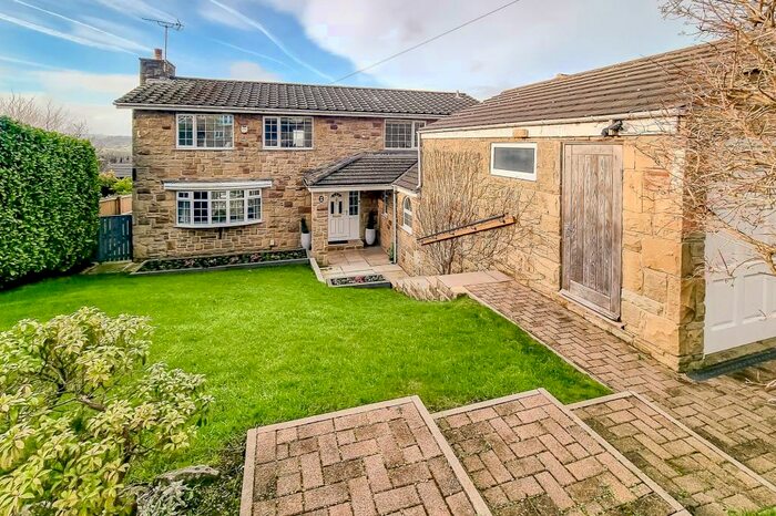 4 Bedroom Detached House For Sale In Walton Park, Pannal, HG3