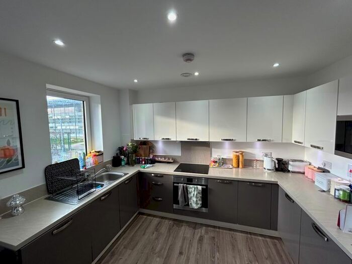 2 Bedroom Flat To Rent In Hayling Way, Edgware, HA8