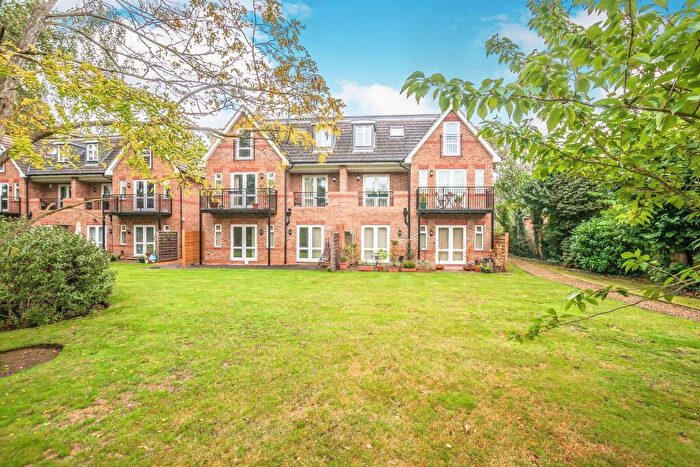 2 Bedroom Penthouse For Sale In Shoppenhangers Road, Maidenhead, SL6