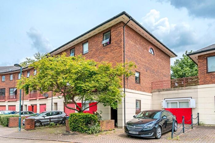 Studio To Rent In Plover Way, Surrey Quays, SE16
