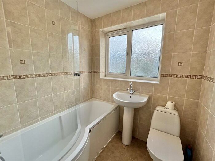 3 Bedroom Detached House For Sale In Carr Bank, Glossop, SK13