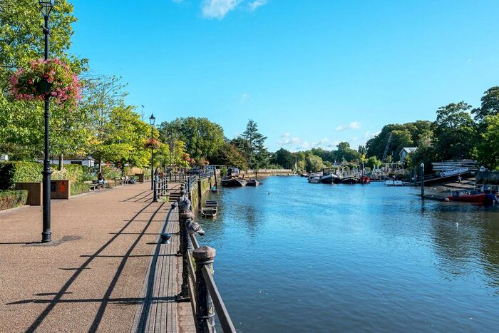 2 Bedroom Flat To Rent In York Street, Twickenham, TW1