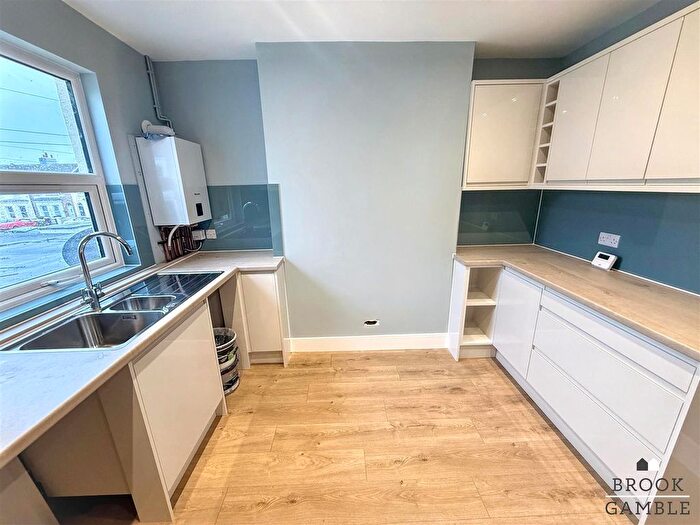 3 Bedroom Maisonette To Rent In Seaside, Eastbourne, BN22