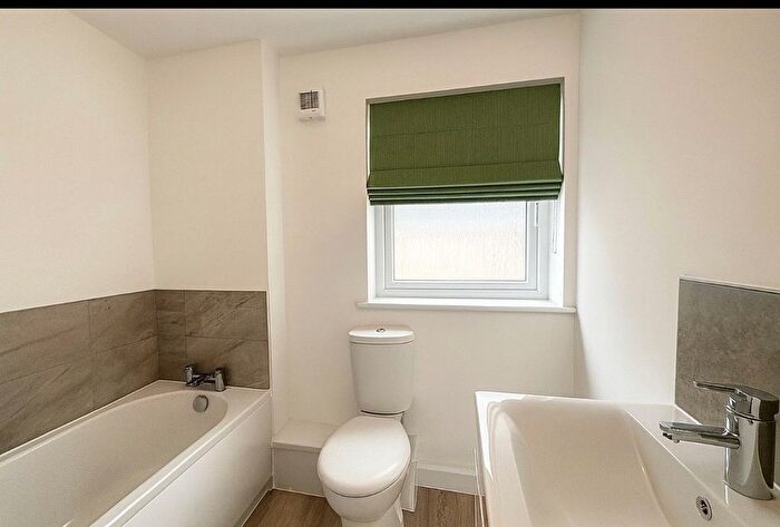 3 Bedroom Semi-Detached House For Sale In Llwynhendy Road, Llanelli, SA14