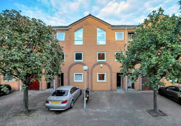 5 Bedroom Town House To Rent In Cyclops Mews, London, E14