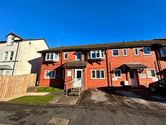 2 Bedroom Flat For Sale In Albert Road, Old Colwyn, LL29