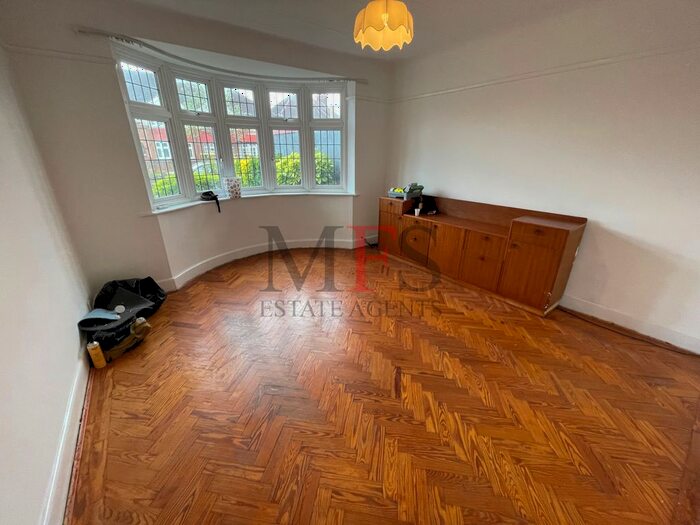 6 Bedroom Terraced House To Rent In Burns Way, Hounslow, TW5