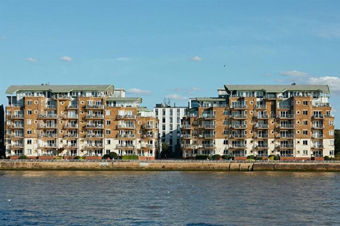 2 Bedroom Apartment To Rent In Riverside Plaza, Battersea, SW11