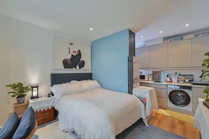 Studio For Sale In Bromyard House, East Acton, London, W3