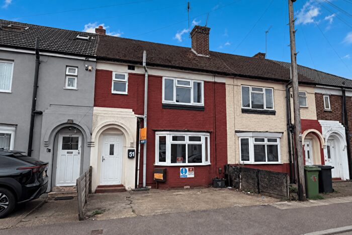 3 Bedroom Terraced House For Sale In Kent Road, Luton, LU1