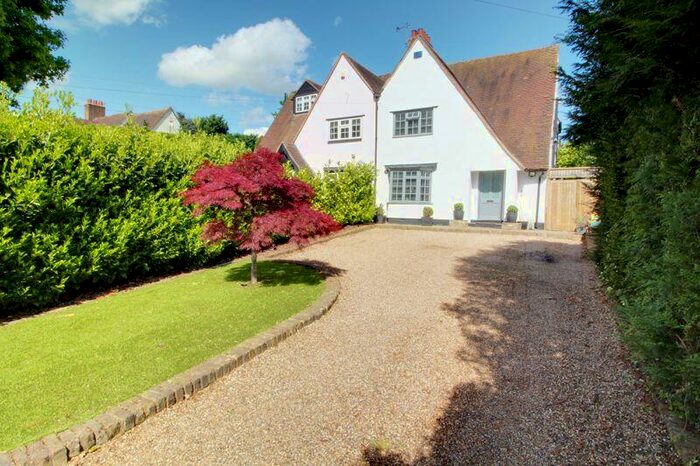 3 Bedroom Semi-Detached House To Rent In Tolmers Road, Cuffley, EN6