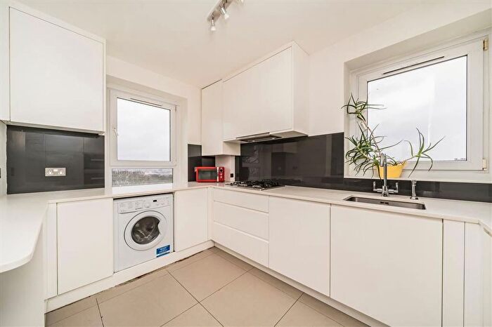 2 Bedroom Flat For Sale In Springfield Grove, Charlton, SE7