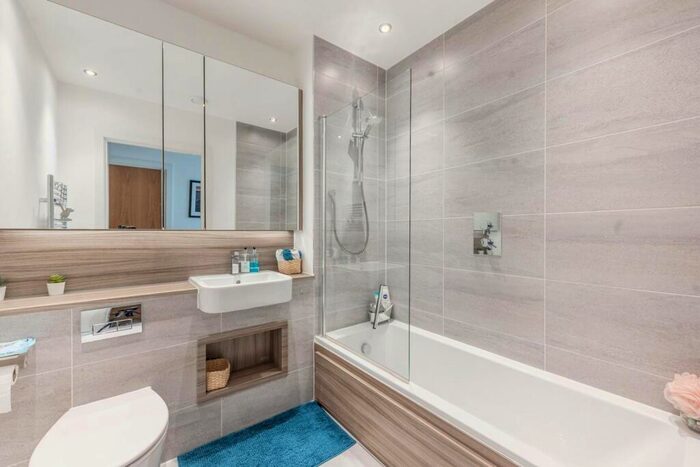 2 Bedroom Flat For Sale In Lyon Road, Harrow On The Hill, Harrow, HA1
