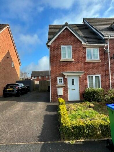 4 Bedroom House To Rent In Leighton Avenue, Middleton, Manchester, M24