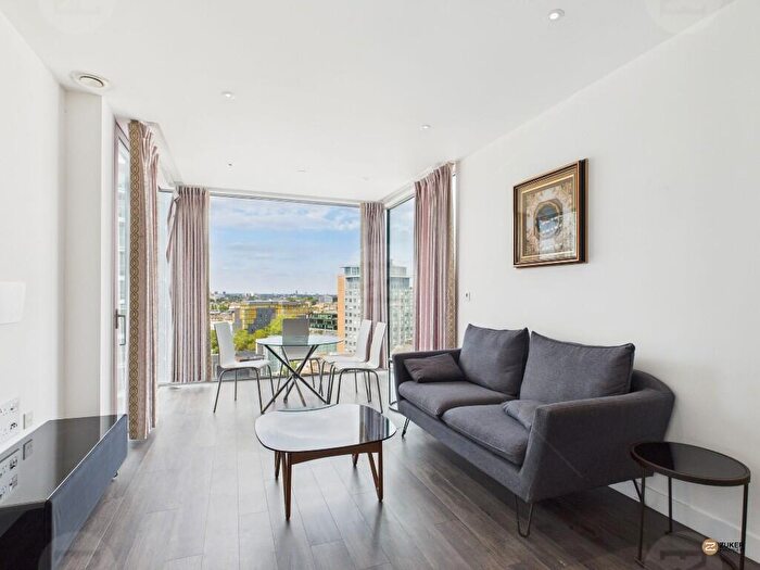 2 Bedroom Flat To Rent In Kingwood House, Chaucer Gardens, London, E1