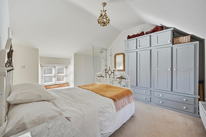 2 Bedroom Cottage For Sale In High Street, Calver, Hope Valley, S32
