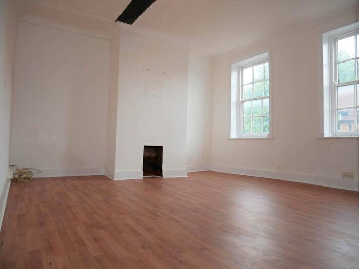 1 Bedroom Flat To Rent In High Street, Rainham, Kent, ME8