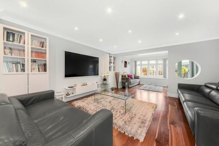 4 Bedroom Detached House To Rent In Wedgwood Way, Upper Norwood, London, SE19