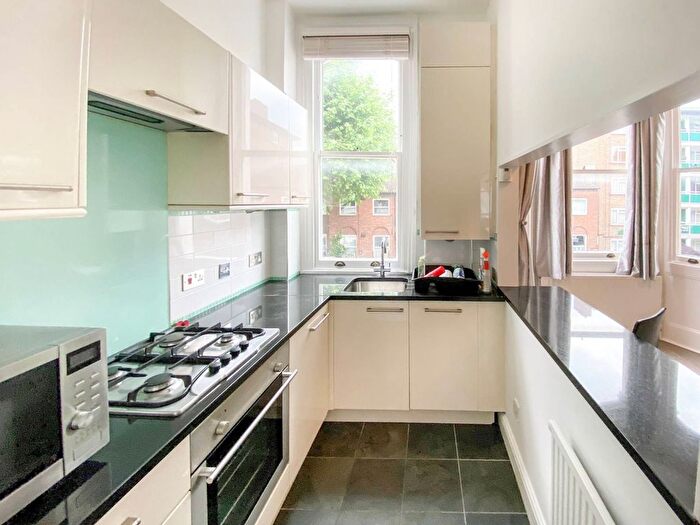 1 Bedroom Flat For Sale In Cornwall Crescent, Notting Hill, London, W11