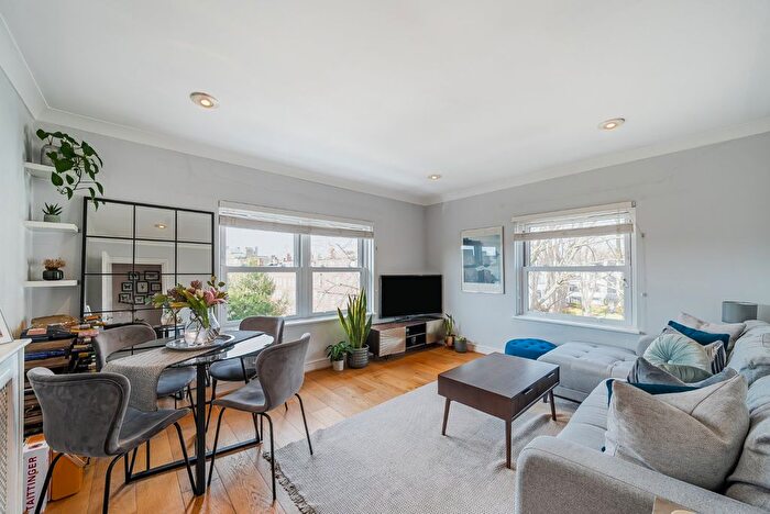 2 Bedroom Flat For Sale In Leigham Avenue, Streatham, London, SW16