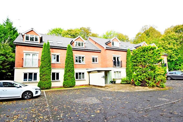 2 Bedroom Apartment For Sale In Meadowcroft Lane, Rochdale, OL11