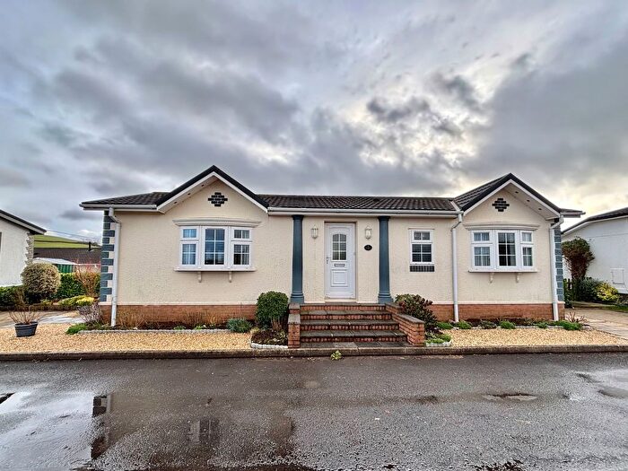 2 Bedroom Mobile/park Home For Sale In Totnes Road, Paignton, TQ4