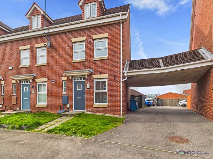 3 Bedroom End Of Terrace House To Rent In Haweswater Way, Kingswood, HU7