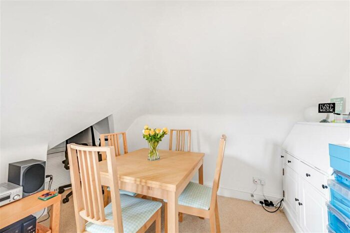 1 Bedroom Flat For Sale In Dartmouth Road, NW2