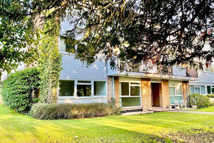 2 Bedroom Flat To Rent In Church Road, Esher, KT10