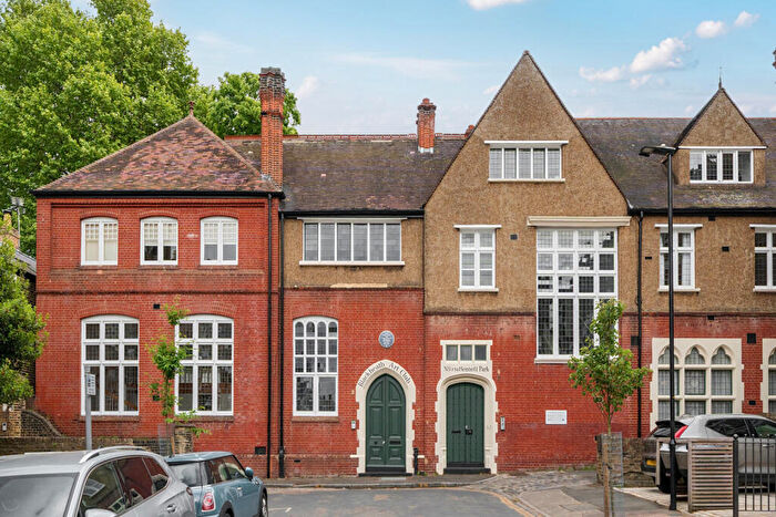 2 Bedroom Apartment For Sale In Bennett Park, London, SE3
