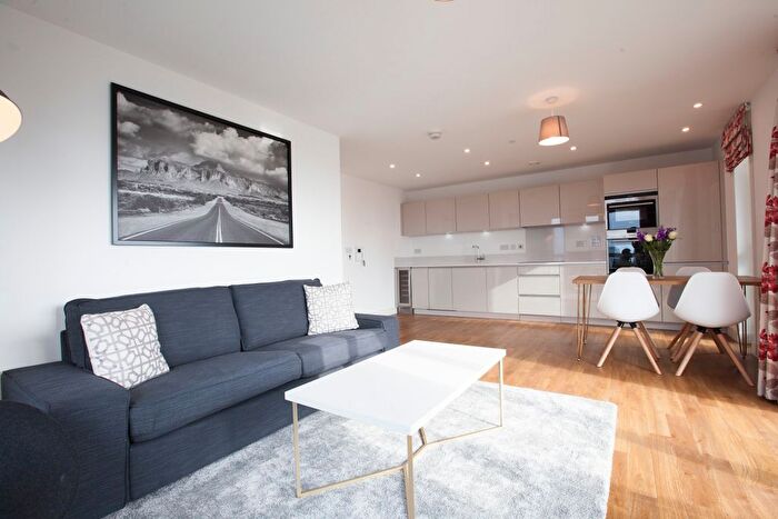 3 Bedroom Flat To Rent In Jefferson Plaza, London, E3