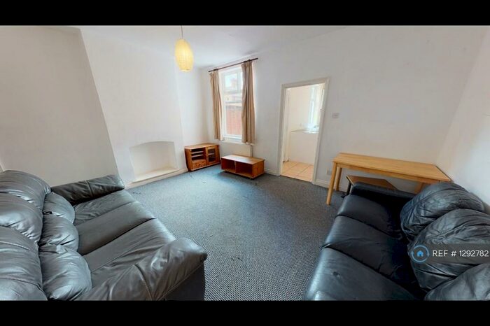 6 Bedroom End Of Terrace House To Rent In Windermere Street, Leicester, LE2