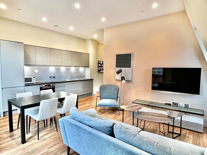 2 Bedroom Flat To Rent In New Cross Road, London, SE14