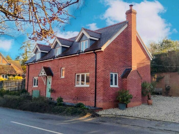 3 Bedroom Detached House For Sale In London Road, Blewbury, OX11