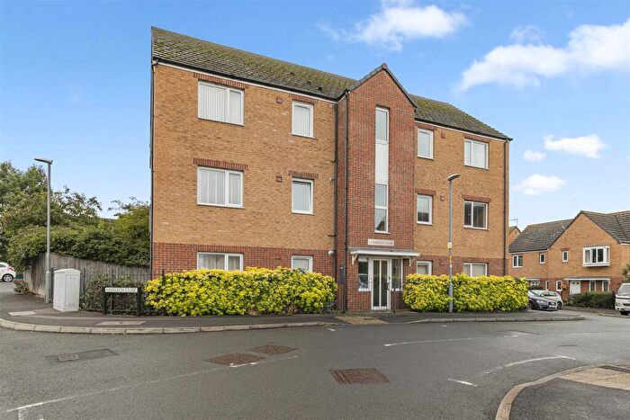 1 Bedroom Flat For Sale In Harlech Close, Keynsham, Bristol, BS31