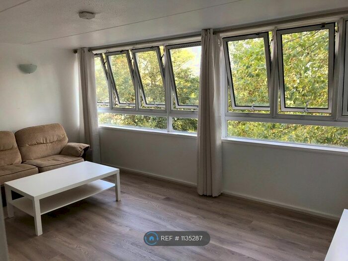 4 Bedroom Flat To Rent In Bolton Court, London, SW11