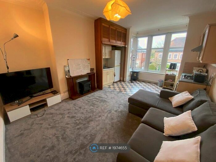 1 Bedroom Flat To Rent In Spen Road, Leeds, LS16