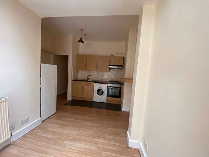 2 Bedroom Flat To Rent In Chichele Road, London, NW2