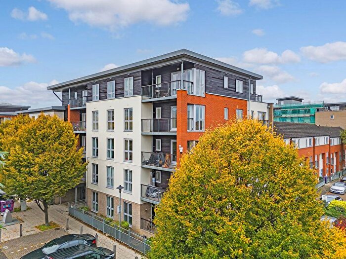 2 Bedroom Flat To Rent In Matilda Gardens, London, E3