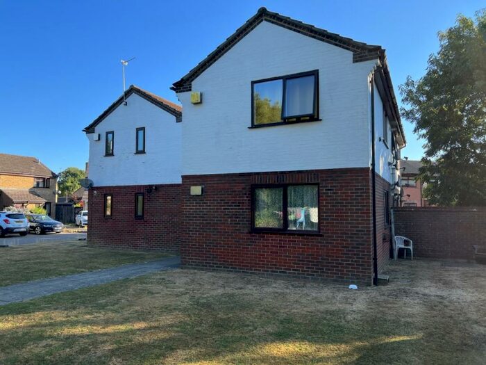 Flat To Rent In Elliot Close, Totton, SO40