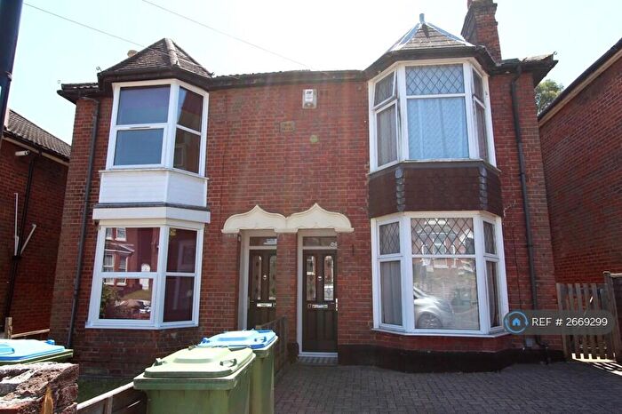 5 Bedroom Semi-Detached House To Rent In Broadlands Road, Southampton, SO17