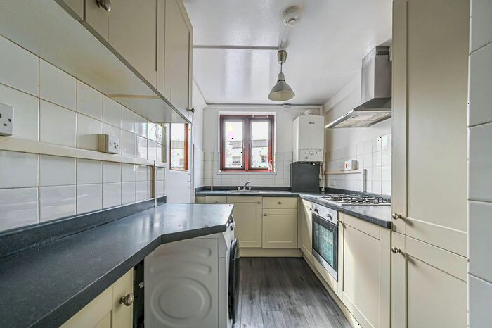 3 Bedroom Flat To Rent In New Park Rd, Brixton, London, SW2