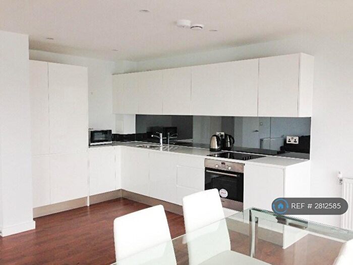 2 Bedroom Flat To Rent In Wharf Street, London, SE8