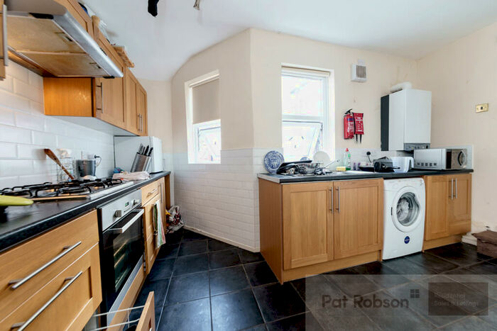 5 Bedroom Maisonette To Rent In Myrtle Grove, Jesmond, Newcastle Upon Tyne, NE2